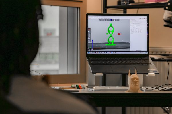 Connexion-evenement-inclusion-numerique-decouverte-realite-virtuelle-mao-impression-3d-23