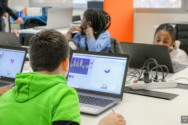 Connexion-evenement-inclusion-numerique-decouverte-realite-virtuelle-mao-impression-3d-17