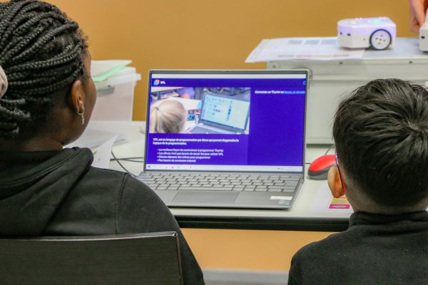 Connexion-evenement-inclusion-numerique-decouverte-realite-virtuelle-mao-impression-3d-15