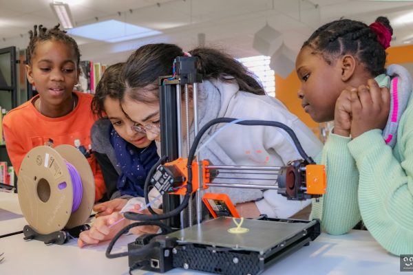 Connexion-evenement-inclusion-numerique-decouverte-realite-virtuelle-mao-impression-3d-12