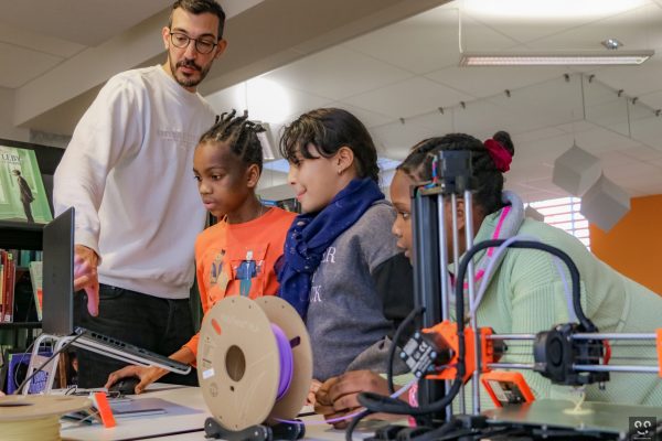 Connexion-evenement-inclusion-numerique-decouverte-realite-virtuelle-mao-impression-3d-10