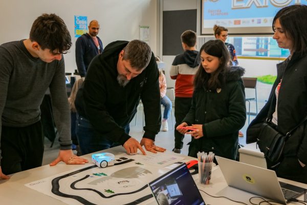 Connexion-evenement-inclusion-numerique-decouverte-realite-virtuelle-mao-impression-3d-4