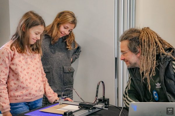 Connexion-evenement-inclusion-numerique-decouverte-realite-virtuelle-mao-impression-3d-38