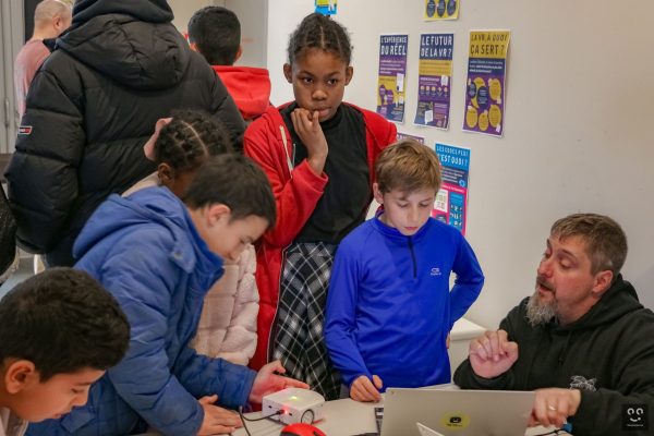 Connexion-evenement-inclusion-numerique-decouverte-realite-virtuelle-mao-impression-3d-32