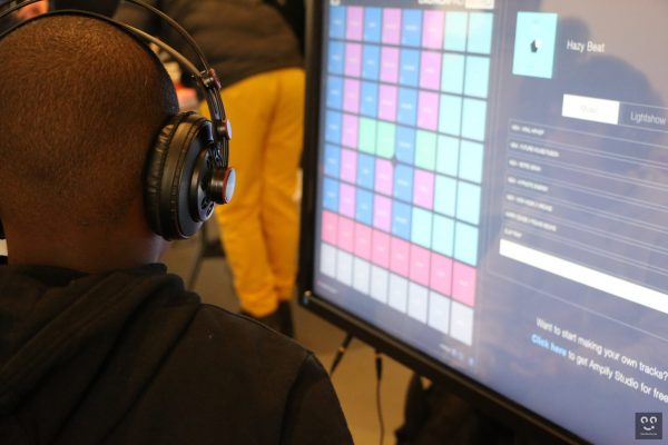 Connexion-evenement-inclusion-numerique-decouverte-realite-virtuelle-mao-impression-3d-30