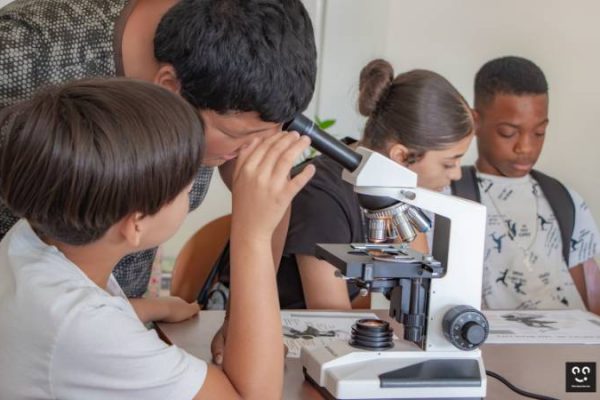 Pix'Elles-et-sciences-centre-social-beaubreuil-limoges-2023-microbes-au-quotidien