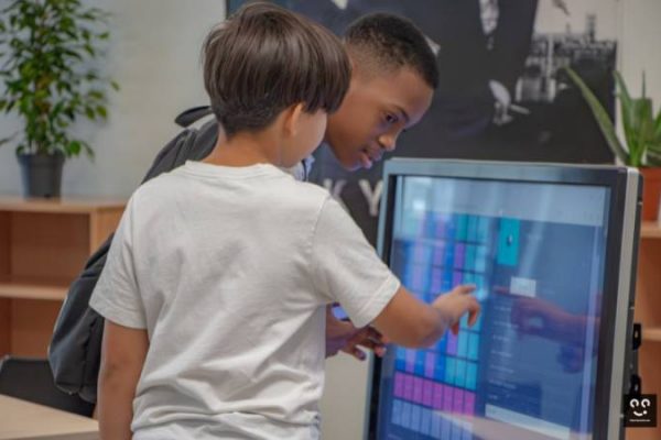 Pix'Elles-et-sciences-centre-social-beaubreuil-limoges-2023-musique-assistee-par-ordinateur